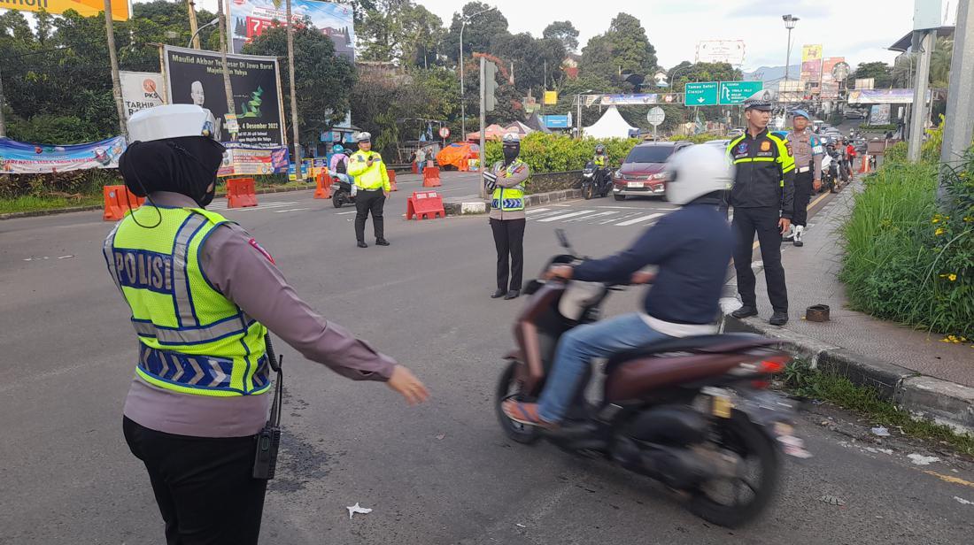 Lalin Puncak Bogor Ramai, One Way Arah Jakarta Diberlakukan Siang Ini