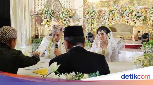 Legitimate!  Shinta Bachir is married to Indra Kristianto