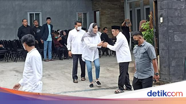 Moeldoko’s wife dies, Sri Mulyani pays tribute to the funeral home