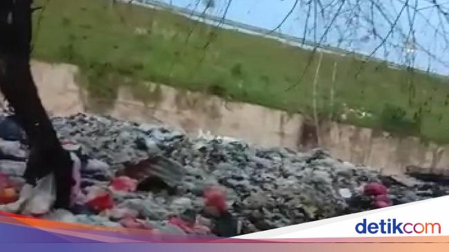 Residents of Pondok Cabe Udik Urge South Tangerang City Government to Overcome Garbage Near Settlements