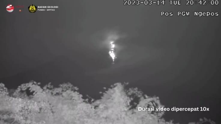 Gunung Merapi Malam Ini Kembali Luncurkan Awan Panas