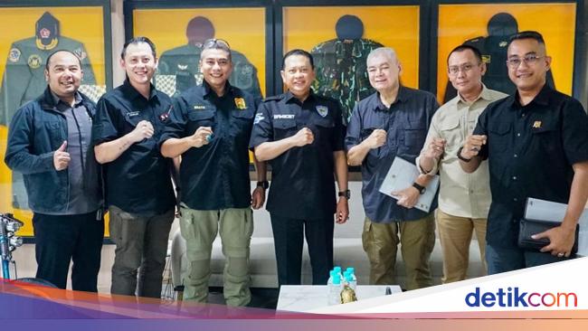 Pelatihan Penggunaan Senjata Api oleh Perikhsa