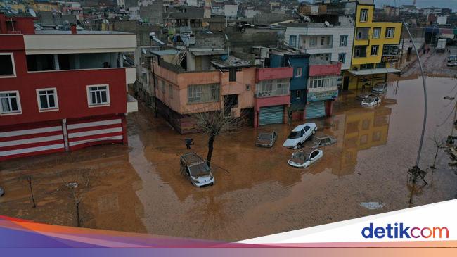 Turkey’s earthquake victims devastated by floods resulting in fatal consequences