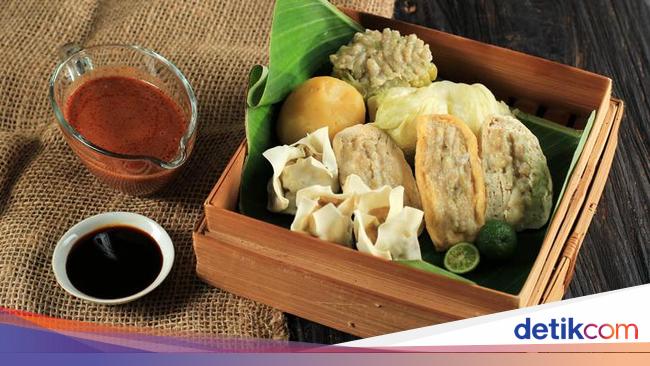 Jajan Enak Makan Siomay Dengan Bumbu Kacang Gurih Di Sini