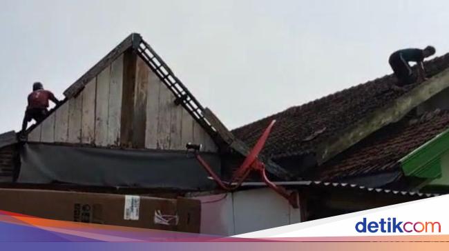 Dampak Amukan Angin Kencang Di Madiun 50 Rumah Rusak Seorang Warga Luka