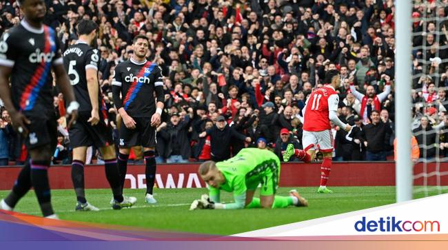 Crystal Palace was defeated 2-0 by Arsenal in the opening half.