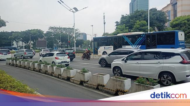 Residents Give Testimony of Hearing Loud Sounds from Consecutive Collisions in Bunsen, South Jakarta