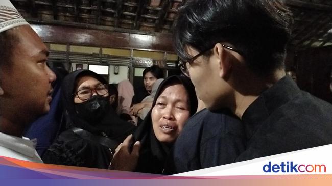 Jenazah Syabda Perkasa Tiba Di Sragen Isak Tangis Keluarga Pecah