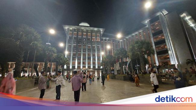 The Istiqlal Mosque Commences Full Capacity Tarawih Prayers from Tonight