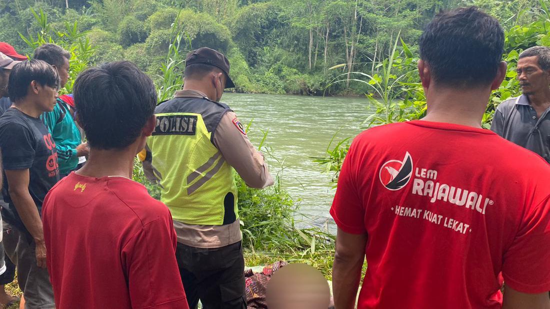 Perempuan Di Blitar Ditemukan Tewas Di Sungai, Diduga Bunuh Diri