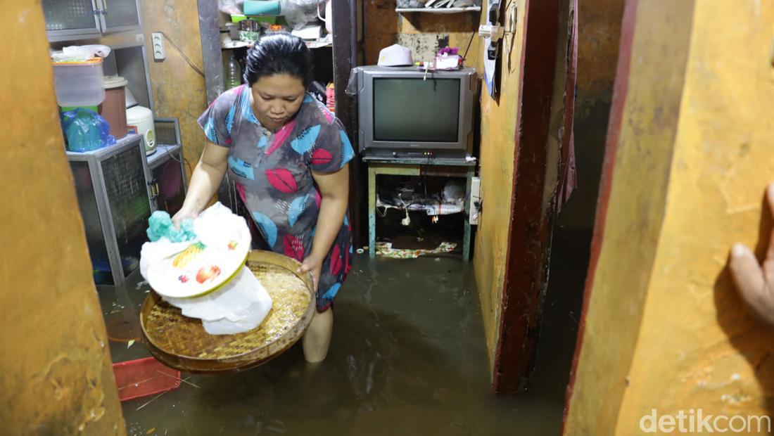 Parahnya Banjir Kota Malang Setelah Diguyur Hujan Deras Selama 1 Jam