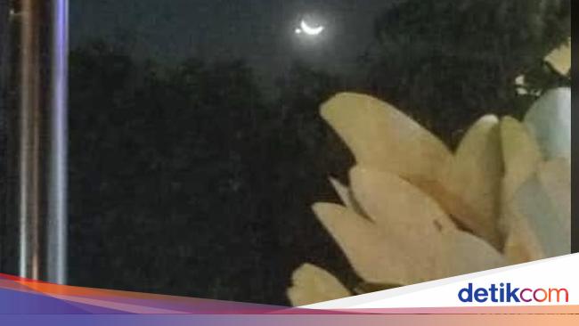 Fenomena Bulan Bintang Muncul Di Langit Medan Ini Penampakannya