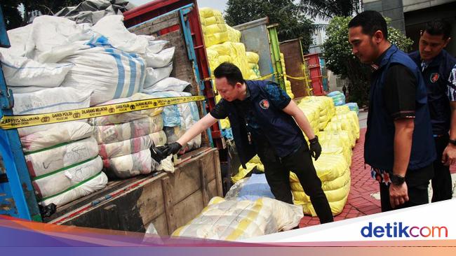 Arrest Made in Jakarta WhatsApp Status Case of Confiscated Clothes