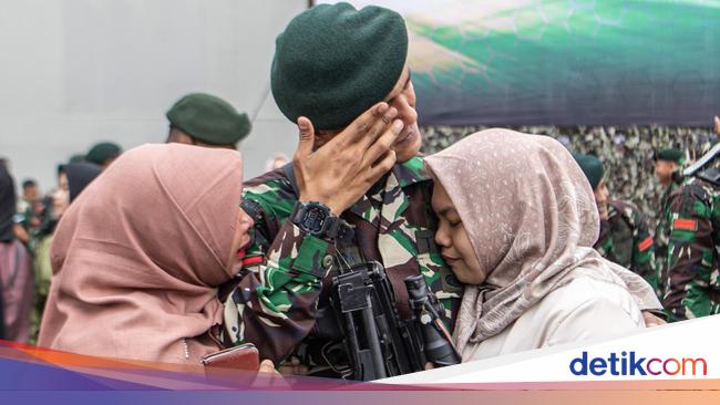 Isak Tangis Iringi Keberangkatan Prajurit Tni Ke Perbatasan Ri Papua Nugini