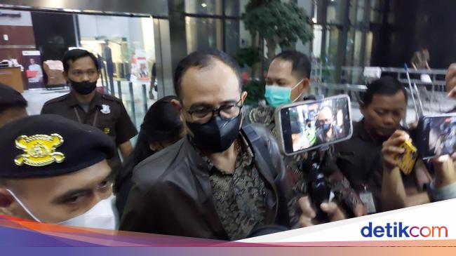 Rafael Alun’s house was searched by the KPK due to suspicion of gratification.