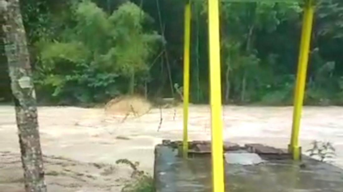 Jembatan Gantung Penghubung 2 Desa Di Ciamis Dan Kuningan Ambruk