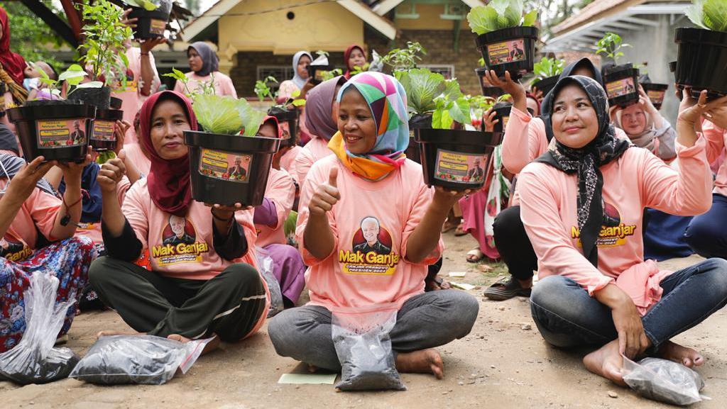 Dorong Ketahanan Pangan, Relawan Ganjar Ajak Warga Budidaya Sayuran