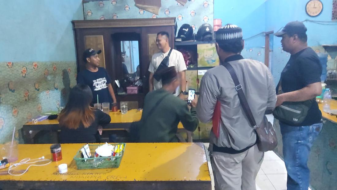 Edan! Warung Kopi Pangku Gresik Nekat Buka Di Bulan Ramadhan