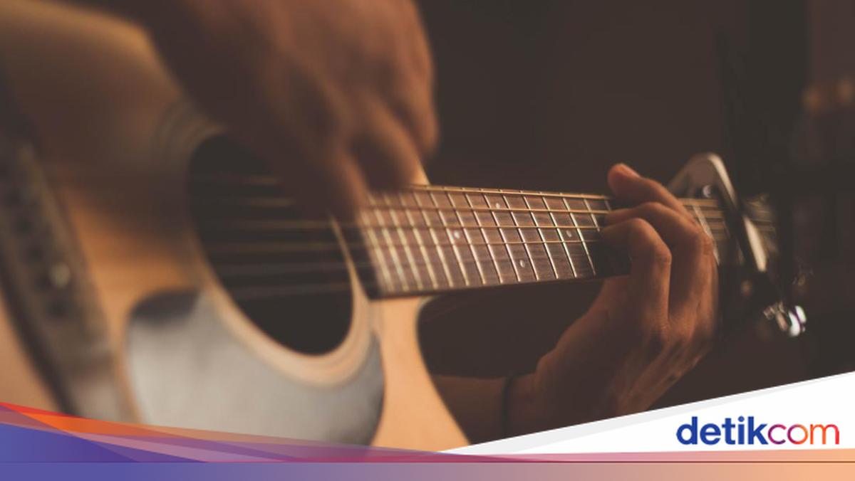Lirik Lagu Lestari dan Chord Gitar Terjemahan dan Maknanya