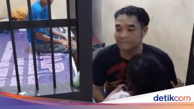 Bripka Handoko Buka Pintu Sel Agar Tahanan Bisa Peluk Anaknya: Cuma ...