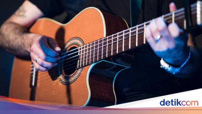 Chord Hitam Putih dan Lirik, Lagu Reggae dari Cozy Republik