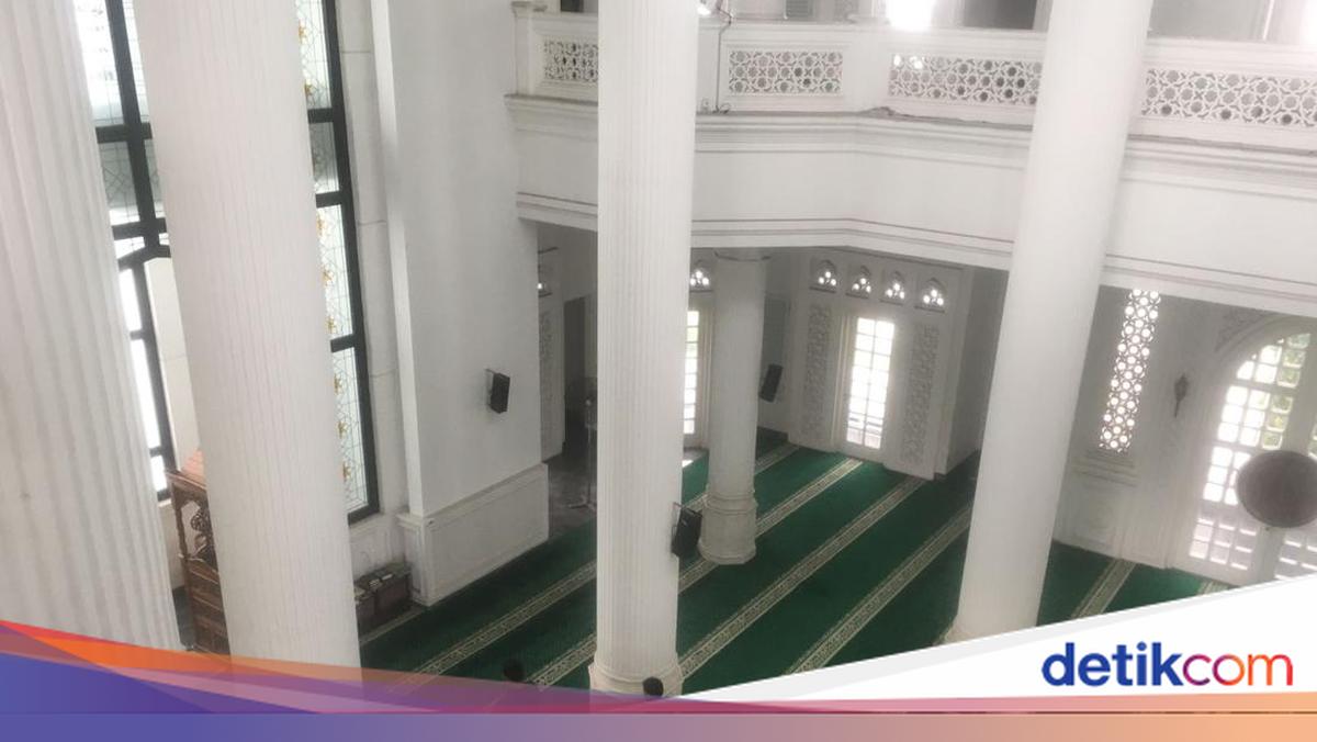 Demi Ketenangan Jadi Marbut, Misbah Tinggalkan Kerja di Bank