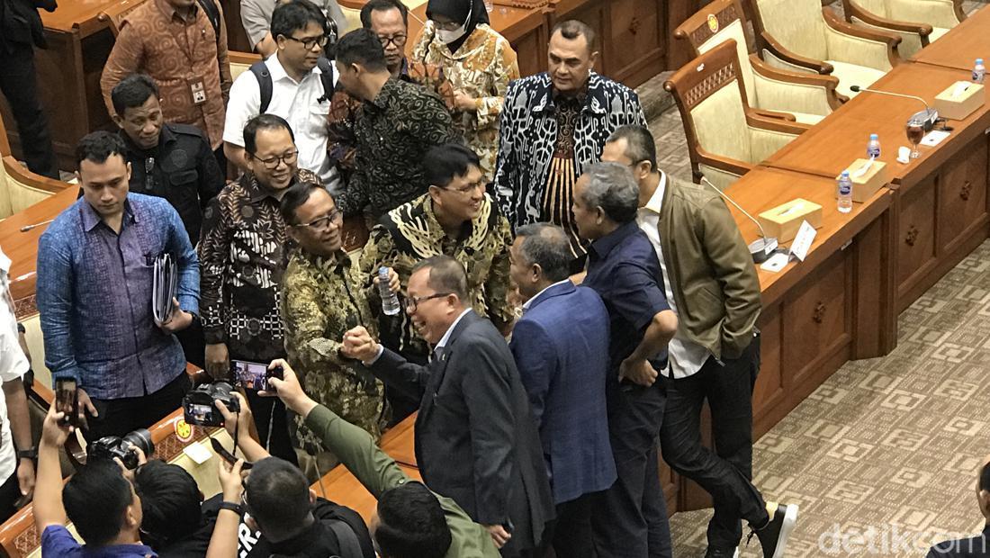 Diwarnai Debat Panas, Rapat Komisi III DPR-Mahfud Soal Rp 349 T Selesai