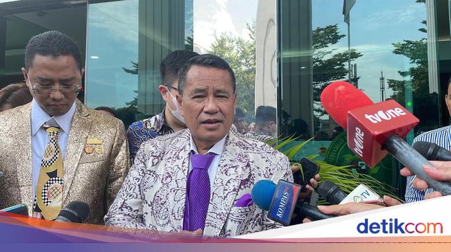 Hotman Paris Hutapea Asserts Former West Sumatra Police Chief Not Sentenced to Death in Drug Case