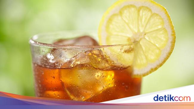 Terlalu Banyak Minum Teh Lemon, Ini 9 Efek Sampingnya