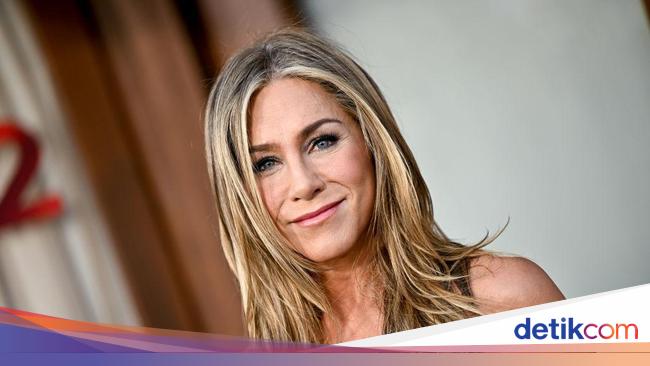 Jennifer Aniston’s Extreme Beauty Secret: Facial with Salmon Sperm