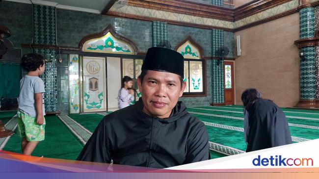 How Munahar Muchtar, the MUI DKI Jakarta Chairman, is Perceived by His Family and Students