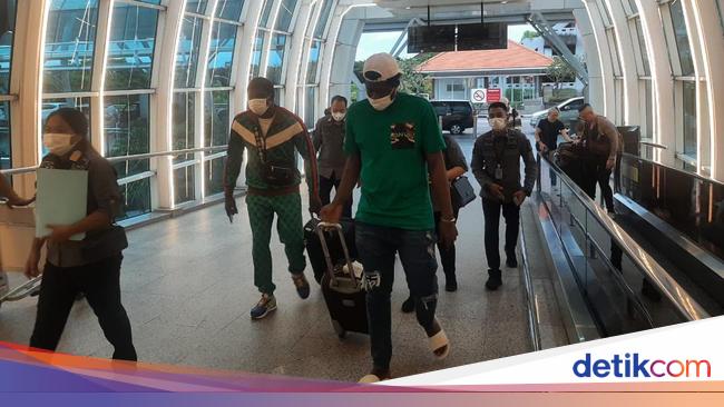 Overstay Sebulan Lebih, 2 WNA Nigeria Dideportasi dari Bali