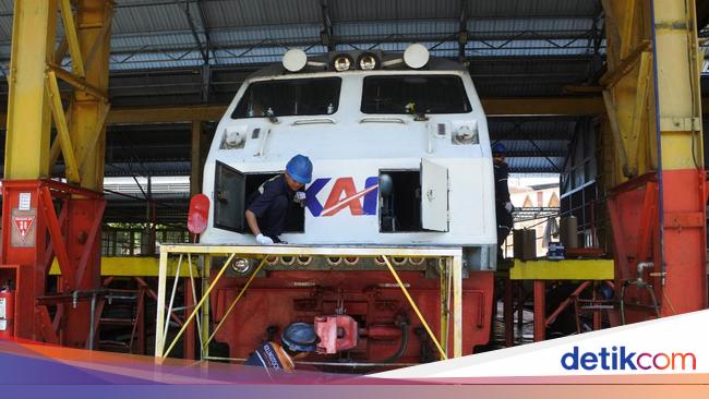 Perawatan Lokomotif Dan Rel Kereta Api Jelang Lebaran