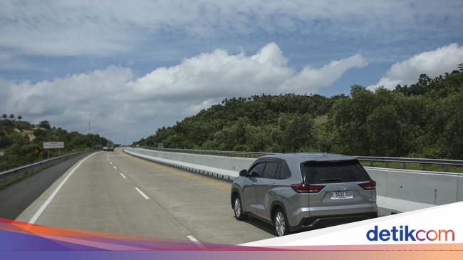 “Toyota Kijang Innova Zenix Road Trip from Jakarta to Sabang: Exploring Sumatra”