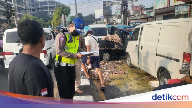 3 Mobil Dan 3 Motor Tabrakan Beruntun Di Depok 6 Orang Luka