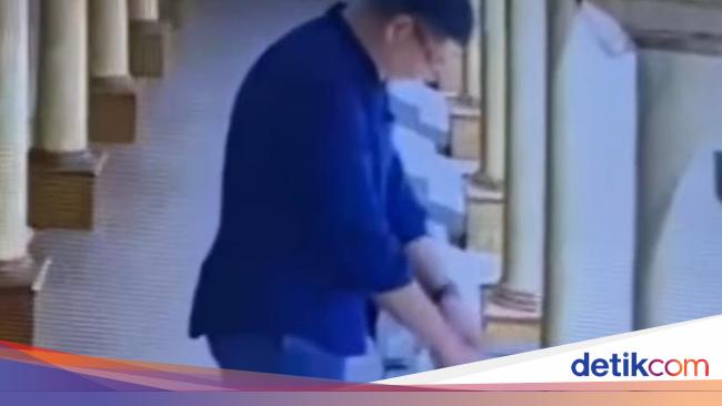 Viral Pria Ganti Qris Kotak Amal Masjid Di Jaksel Dengan Rekening Pribadi