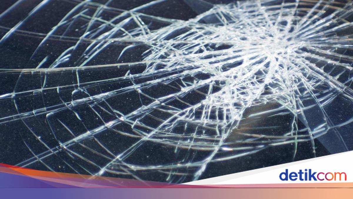 Tabrakan Beruntun di Tol Cipularang KM 92, Mobil Petugas Jasa Marga Terjepit