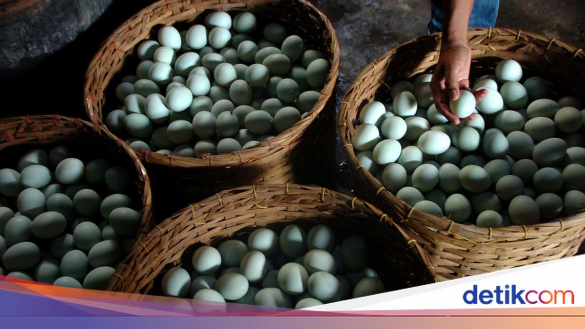 Cara Membuat Telur Asin dengan Abu Gosok dan Air Garam
