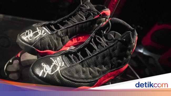 Rekor Sepatu Michael Jordan di Final NBA 1998 Terjual Rp 33 Miliar