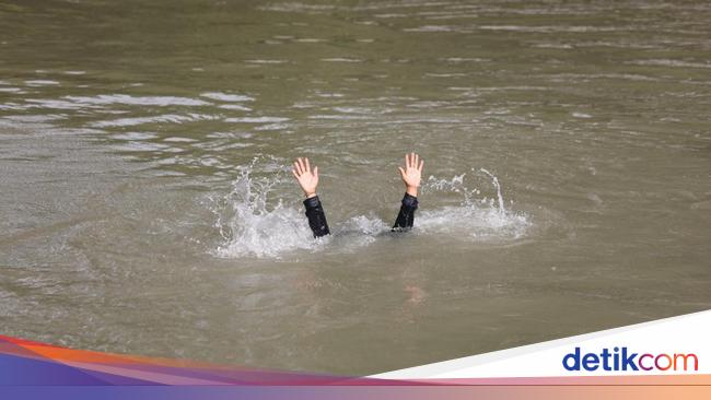 Lansia di Puncak Bogor Tewas Usai Hanyut Saat Evakuasi Longsor