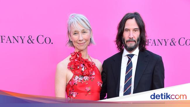 Keanu Reeves and Alexandra Grant: A Look into Their Romantic Relationship in the Art World