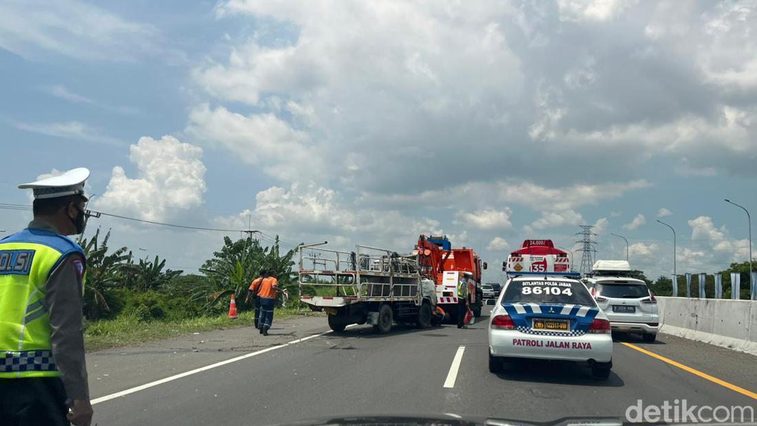 Tabrakan Beruntun Di KM 228 Tol Palikanci, Lalin Arah Jateng Macet