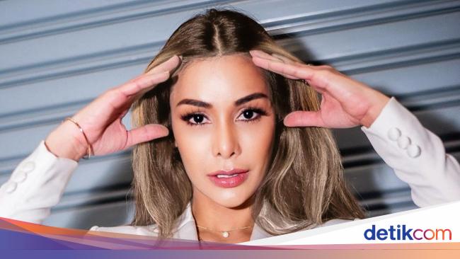 Heboh Ratu Kecantikan Pakai Baju Dikira Telanjang Di Miss Grand