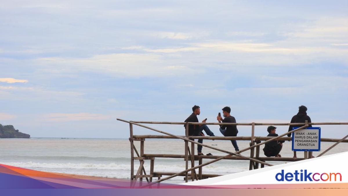 Indahnya Pantai Pancer Door Pacitan, Spot Ngabuburit Menanti Buka Puasa