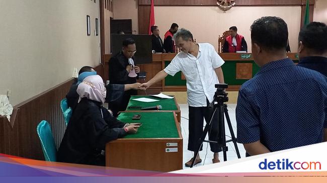 Bambang Tri Terpidana Kasus Ijazah Palsu Jokowi Ajukan PK, Minta Dibebaskan