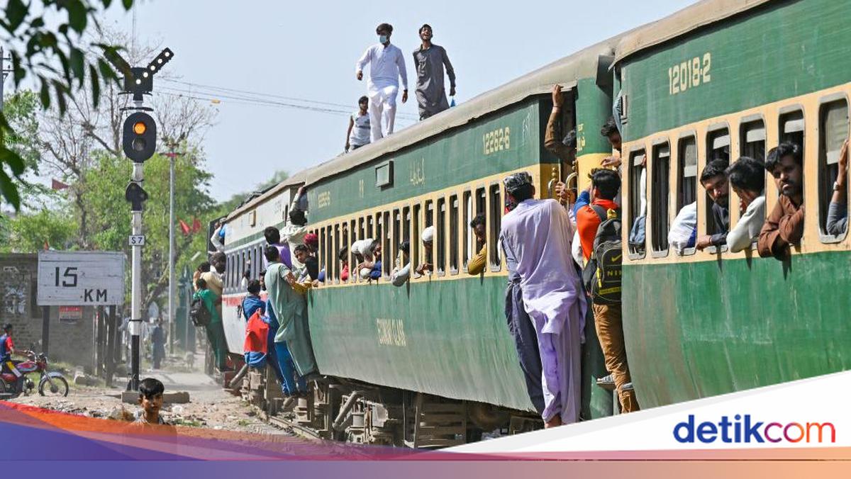 Padatnya Kereta Api di Pakistan Jelang Lebaran