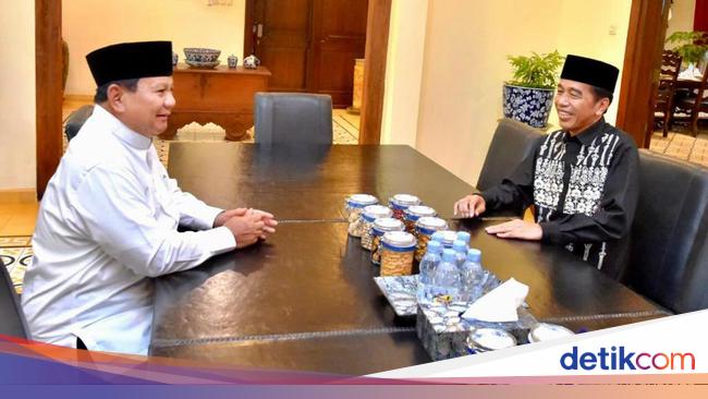 Prabowo Subianto Visits President Jokowi’s Private Residence During Eid Gathering