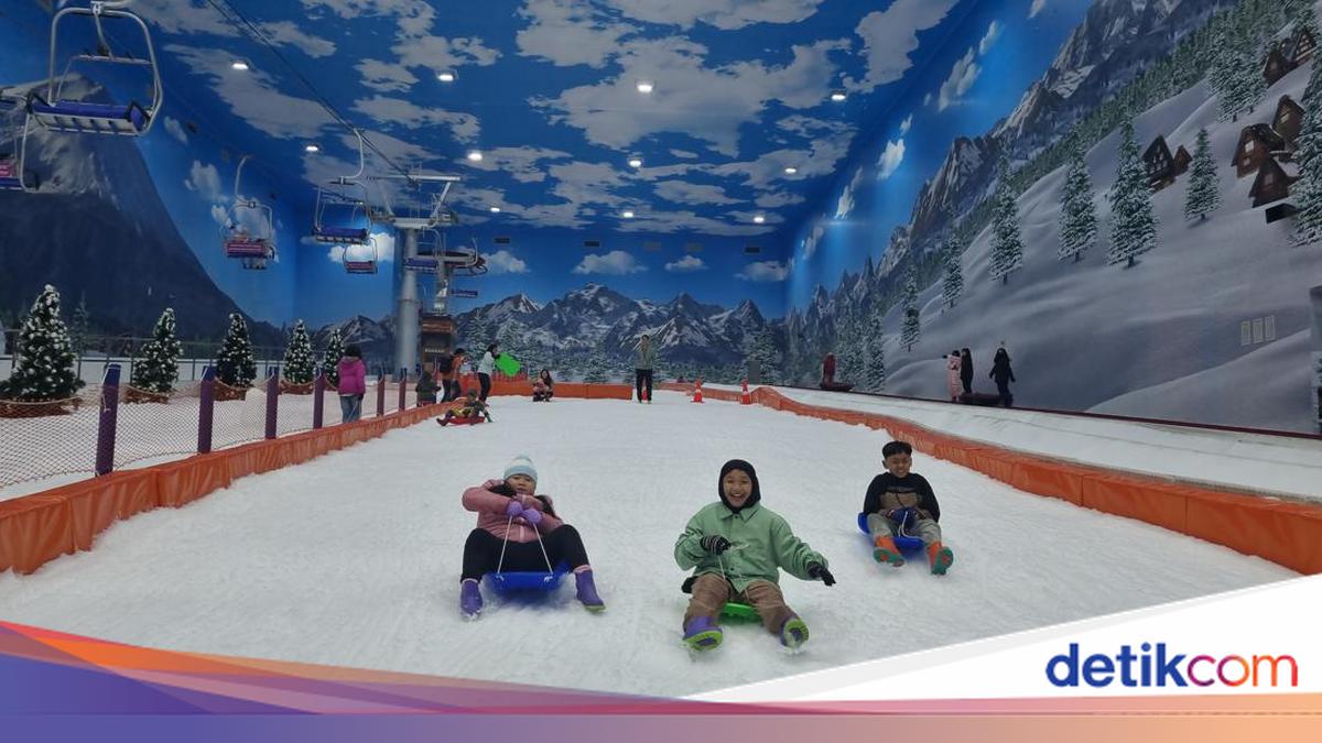 Rek, Main Salju di Trans Snow World Surabaya Cuma 100 Ribu!