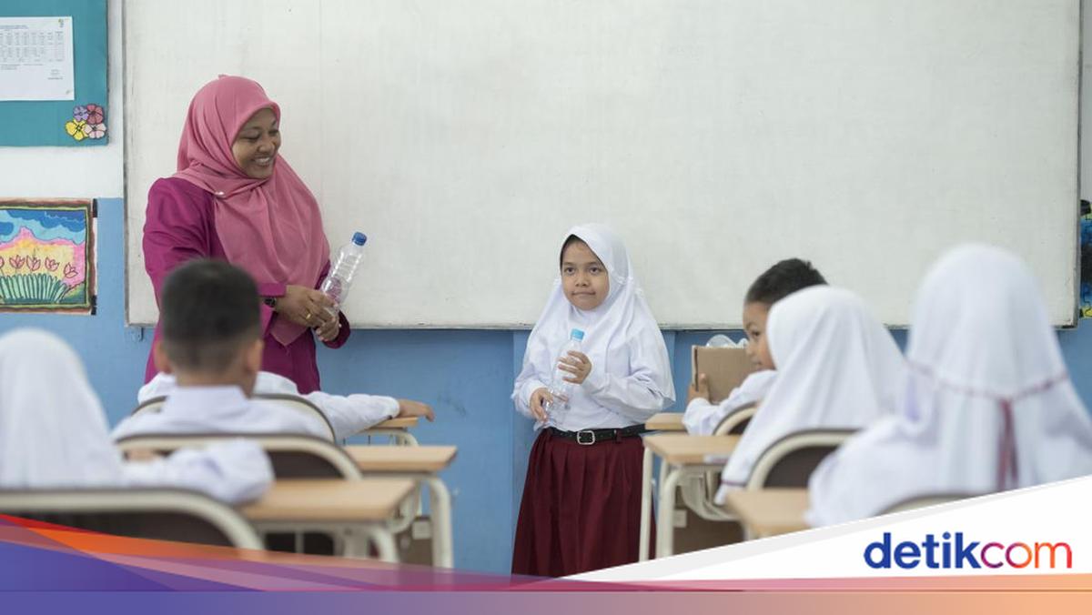 7 Tips Agar Anak SD Berani Cerita Liburan Sekolah di Depan Kelas