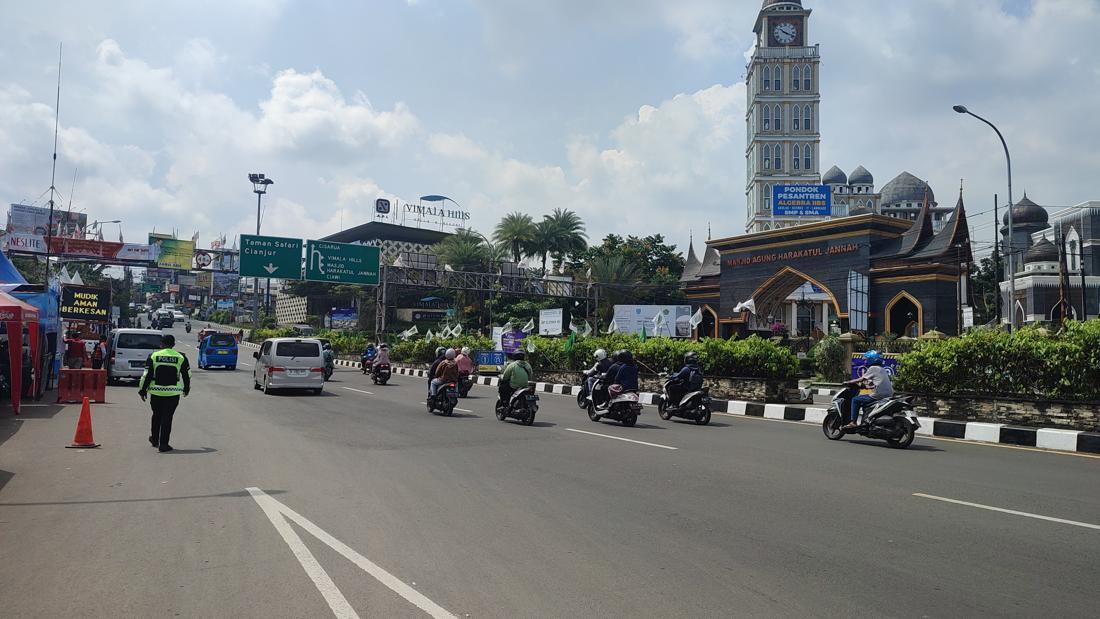 Jalur Menuju Puncak Bogor Ramai Lancar Siang Ini